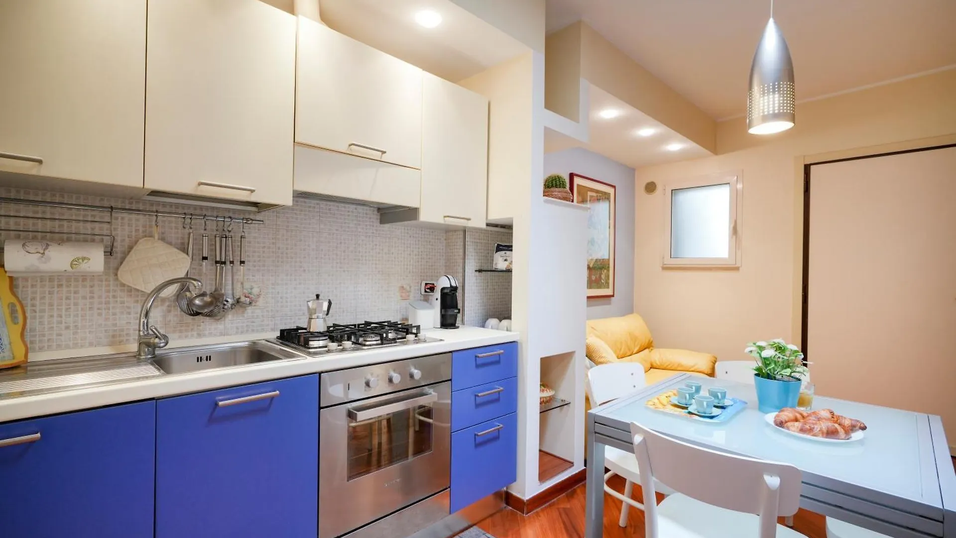 Guesthost - De Napoli Ev Guest House Bari Włochy